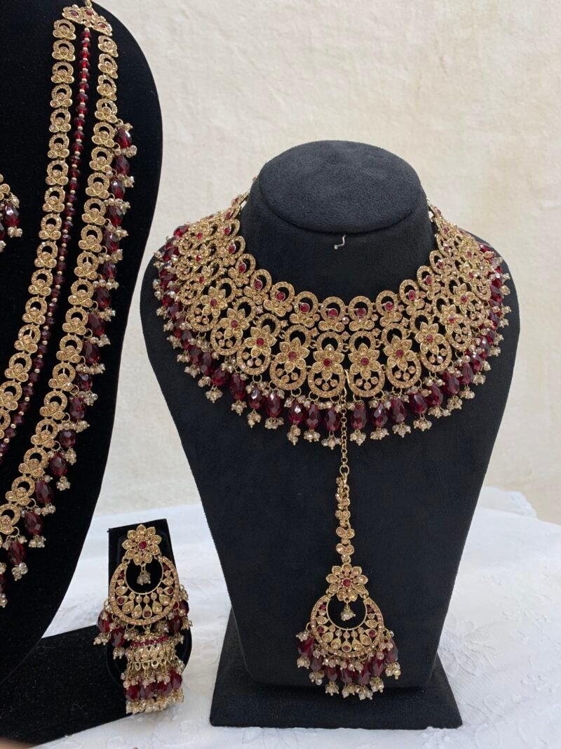 necklace with maang tikka