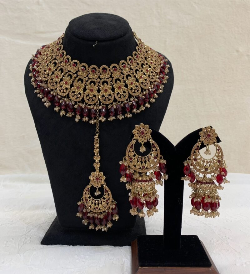 Luxurious maroon Necklace set