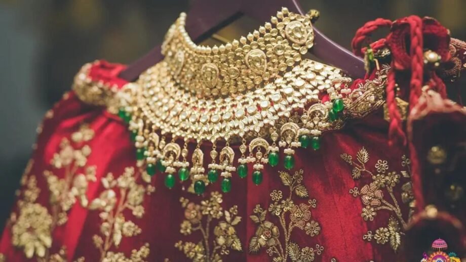 artificial jewellery